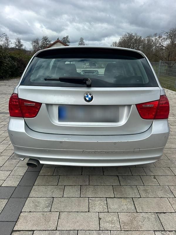 Gebraucht BMW 318 143 PS (105 kW) 2009 Grau Kombi