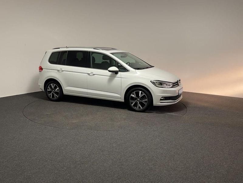 Gebraucht VW Touran Highline 150 PS (110 kW) 2023 Pure white Van / Kleinbus