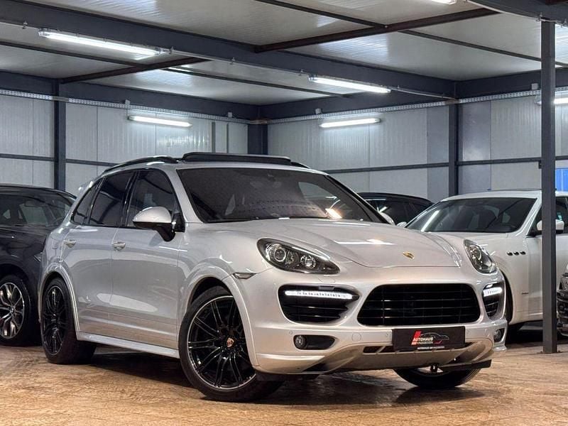 Silber Gebraucht 2013 Porsche Cayenne GTS SUV | 33.590 € (Etwas zu teuer) - Bild 1/4