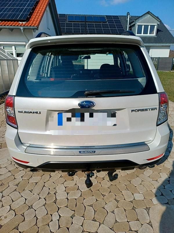 Gebraucht Subaru Forester 150 PS (110 kW) 2010 Weiß SUV