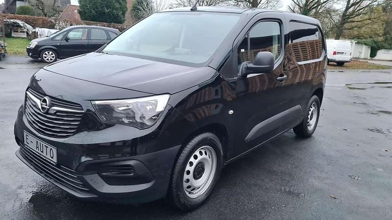 Diamant schwarz/karbon schwarz Gebraucht 2023 Opel Combo-e Life Van / Kleinbus | 19.666 € (Superpreis) - Bild 1/4
