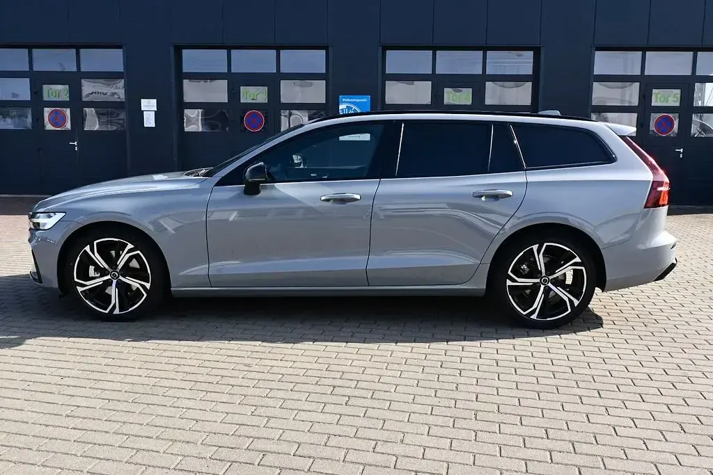 Gebraucht Volvo V60 Plus 197 PS (144 kW) 2025 Grau Kombi