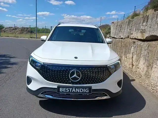Gebraucht Mercedes EQB300 Electric Art 167 kW (228 PS) 2025 Unilack polarweiß SUV