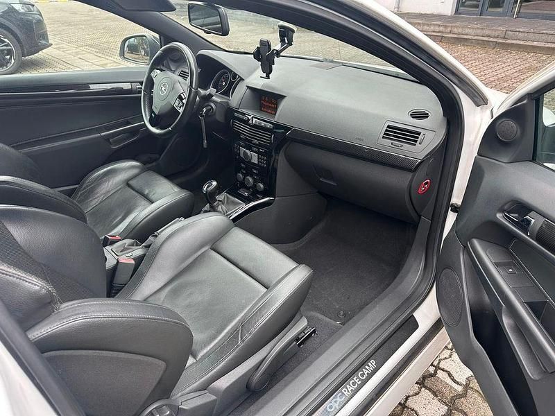 Gebraucht Opel Astra GTC OPC 241 PS (177 kW) 2010 Weiß Limousine