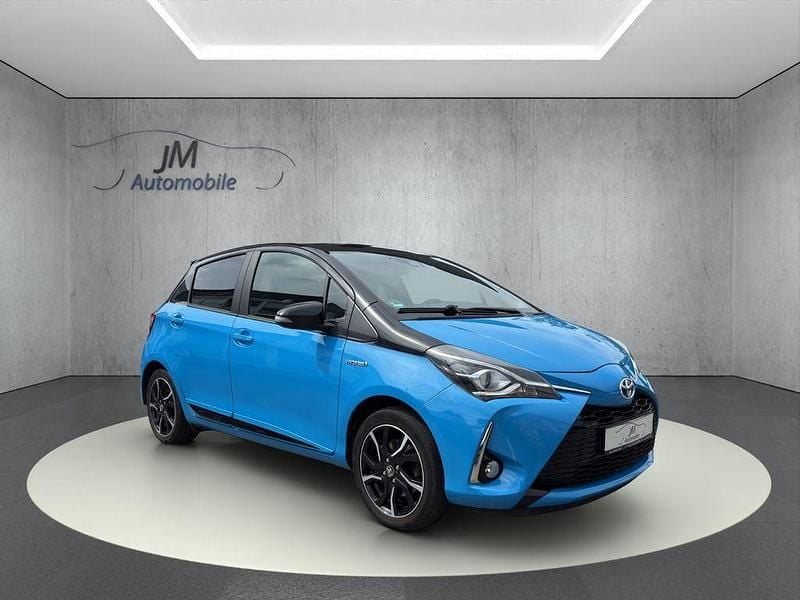 Blau Gebraucht 2018 Toyota Yaris Hybrid Limousine | 13.990 € (Fairer Preis) - Bild 1/4