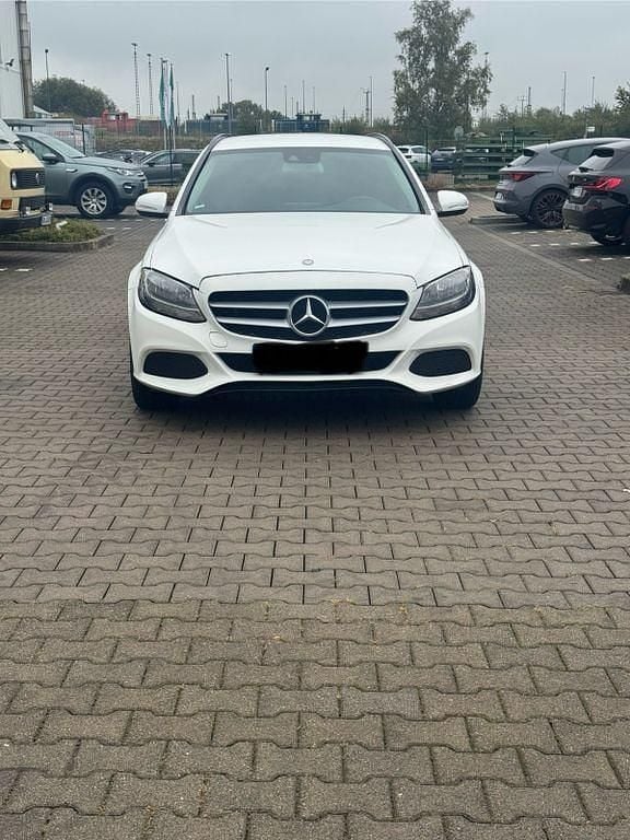 Weiß Gebraucht 2015 Mercedes C220 Limousine | 12.500 € (Fairer Preis) - Bild 1/4
