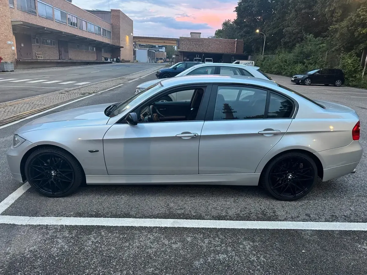 Gebraucht BMW 325 218 PS (160 kW) 2008 Silber Limousine