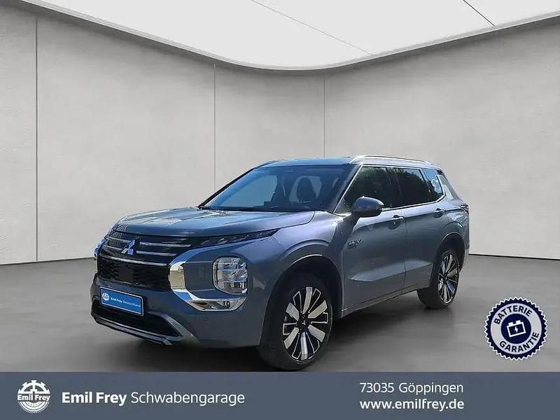 Grau Gebraucht 2025 Mitsubishi Outlander P-HEV Top SUV | 54.888 € - Bild 1/3
