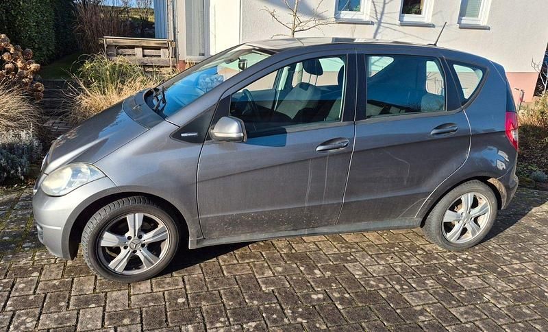 Gebraucht Mercedes A160 95 PS (69 kW) 2010 Grau Limousine