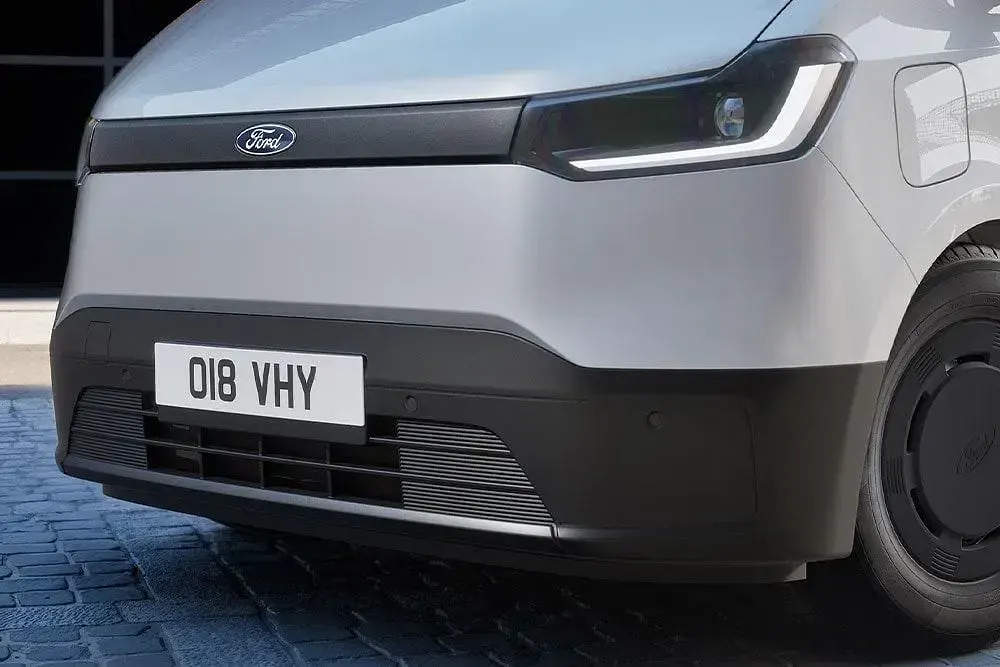 Neu Ford 300 110 kW (150 PS) 2026 Weiß Van