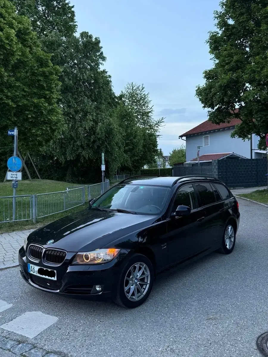 Gebraucht BMW 320 177 PS (130 kW) 2009 Schwarz Kombi