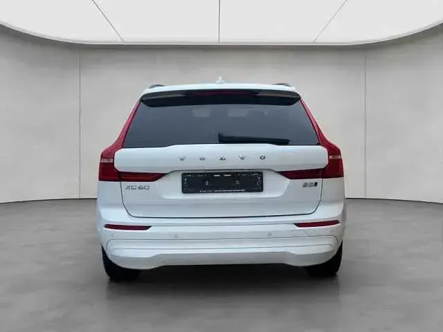 Gebraucht Volvo XC60 Core 250 PS (183 kW) 2024 Weiß SUV