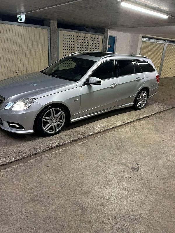 Silber Gebraucht 2010 Mercedes E250 Elegance Kombi | 11.500 € (Teuer) - Bild 1/4