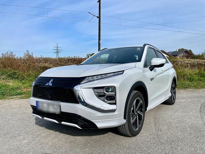 Weiß Gebraucht 2022 Mitsubishi Eclipse Cross SUV | 29.999 € (Teuer) - Bild 1/4