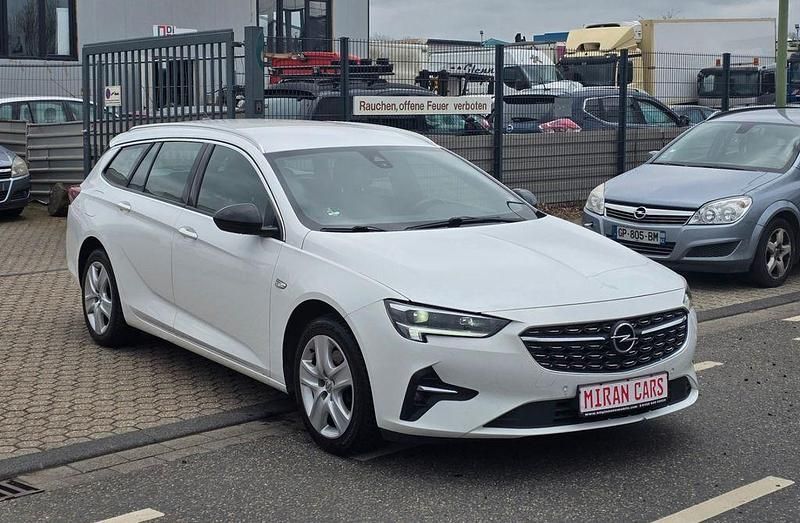 Weiß Gebraucht 2022 Opel Insignia Business Kombi | 9.900 € (Etwas zu teuer) - Bild 1/4
