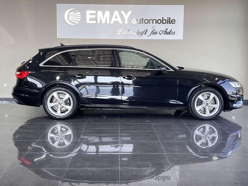 Gebraucht Audi A4 Advanced 163 PS (119 kW) 2022 Mythosschwarz metallic Kombi