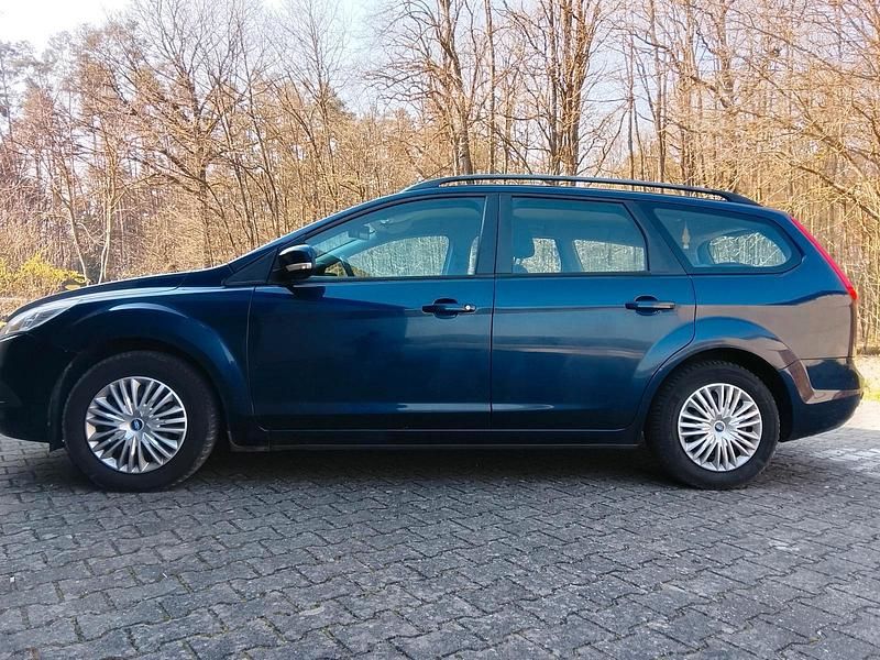 Gebraucht Ford Focus 109 PS (80 kW) 2011 Blau Kombi