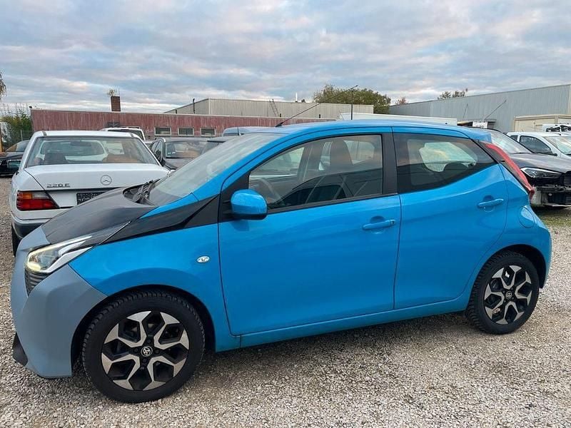 Blau Gebraucht 2019 Toyota Aygo X-play Kleinwagen | 9.200 € (Superpreis) - Bild 1/4