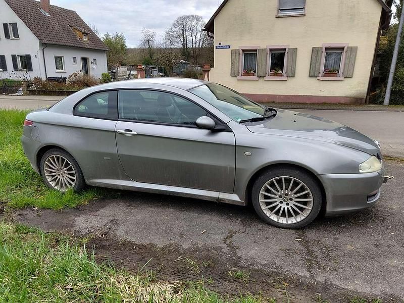 Gebraucht Alfa Romeo GT Distinctive 166 PS (122 kW) 2004 Silber Coupé