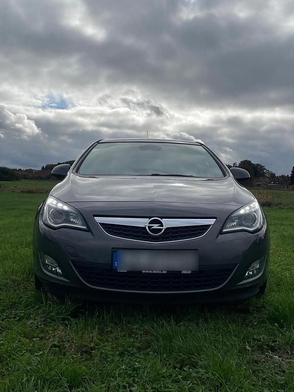 Gebraucht Opel Astra 140 PS (102 kW) 2010 Grau Limousine