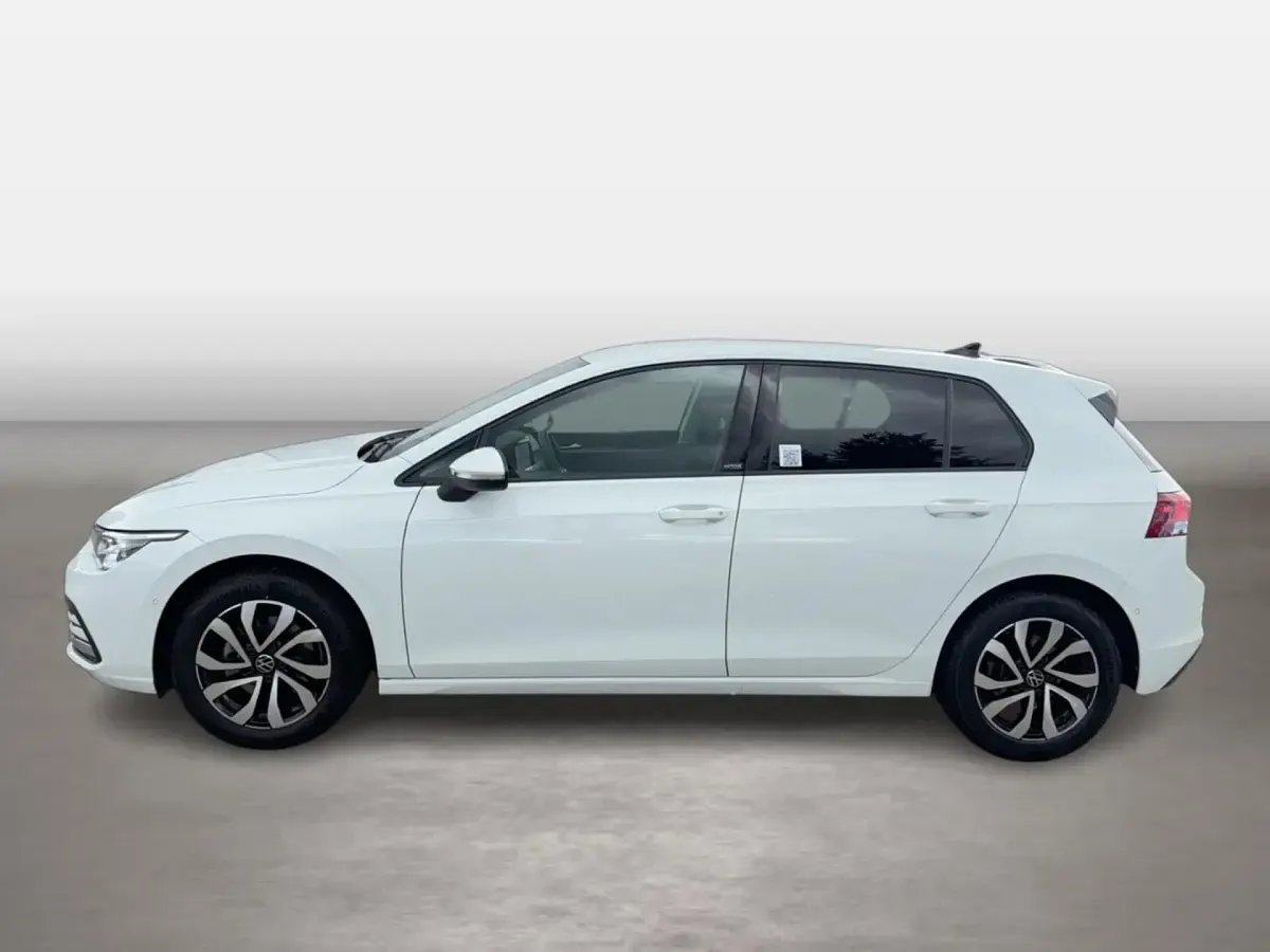 Gebraucht VW Golf VIII Active 150 PS (110 kW) 2023 Weiß Limousine