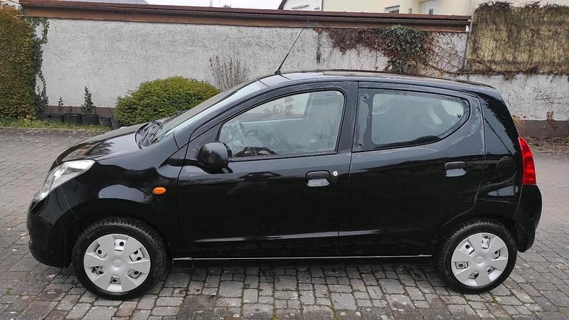 Gebraucht Suzuki Alto 68 PS (50 kW) 2012 Schwarz Kleinwagen