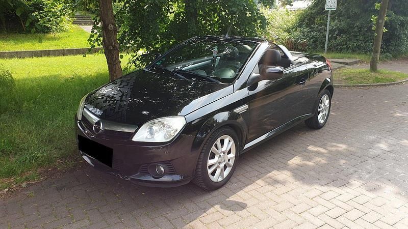 Schwarz Gebraucht 2008 Opel Tigra OPC Cabrio | 1.350 € (Guter Preis) - Bild 1/4