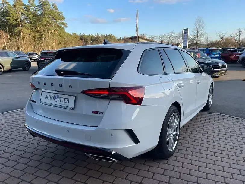 Gebraucht Skoda Octavia RS 200 PS (147 kW) 2023 Moonweiss metallic (metallic) Kombi