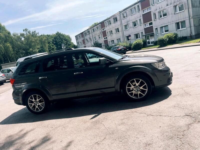 Grau Gebraucht 2014 Fiat Freemont SUV | 7.850 € (Guter Preis) - Bild 1/4