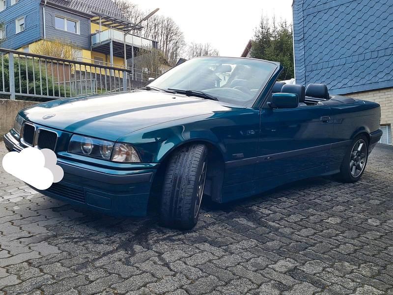 Grün Gebraucht 1994 BMW 318 Cabriolet Cabrio | 5.999 € - Bild 1/4