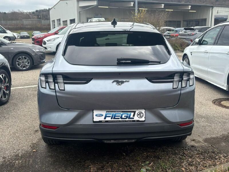Gebraucht Ford Mustang Mach-E Basis 197 kW (269 PS) 2023 Silber SUV
