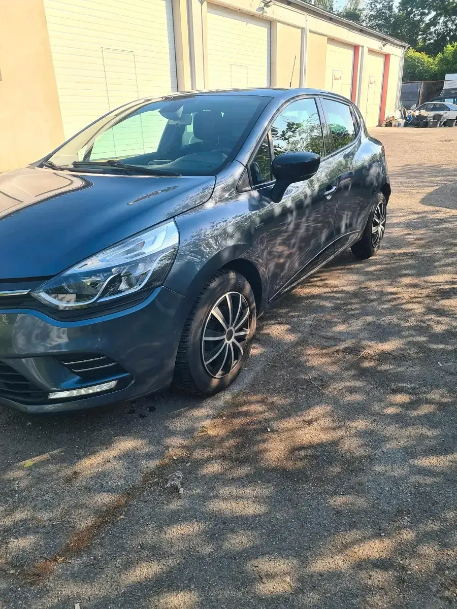 Używany Renault Clio IV 88 KM (64 kW) 2017 Szary Hatchback