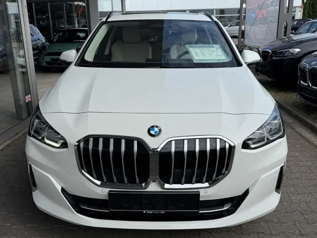 Gebraucht BMW 220 Active Tourer Luxury Line 170 PS (125 kW) 2025 Weiss Van / Kleinbus