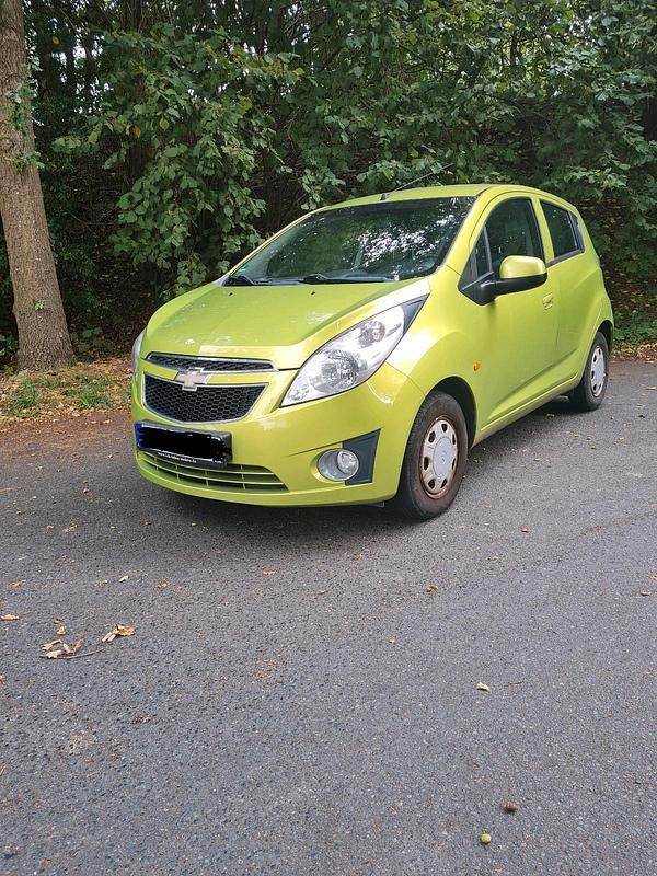 Grün Gebraucht 2011 Chevrolet Spark Kleinwagen | 1.500 € (Fairer Preis) - Bild 1/4