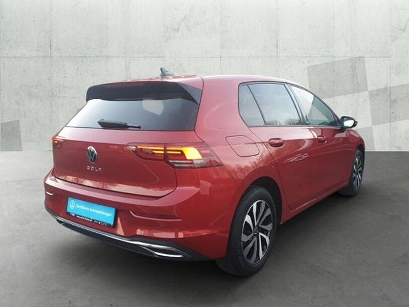 Gebraucht VW Golf VIII Active 131 PS (96 kW) 2022 Kings red metallic Limousine