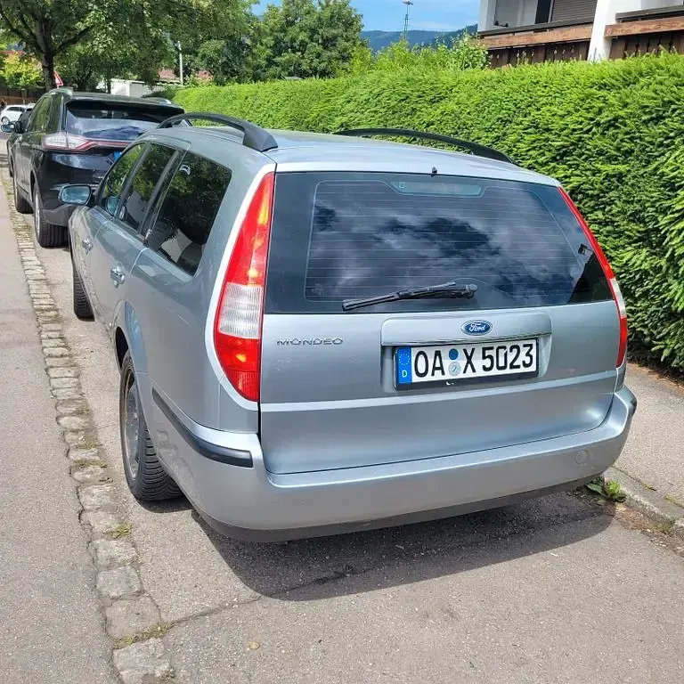 Gebraucht Ford Mondeo Ghia 125 PS (91 kW) 2004 Silber Limousine