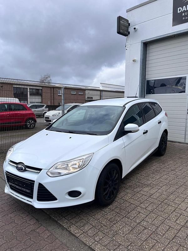 Gebraucht Ford Focus 101 PS (74 kW) 2014 Weiß Kombi
