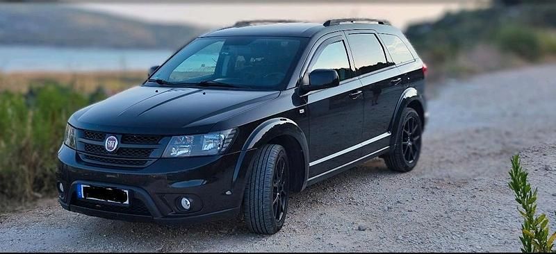 Schwarz Gebraucht 2015 Fiat Freemont Black Code SUV | 10.200 € (Fairer Preis) - Bild 1/4