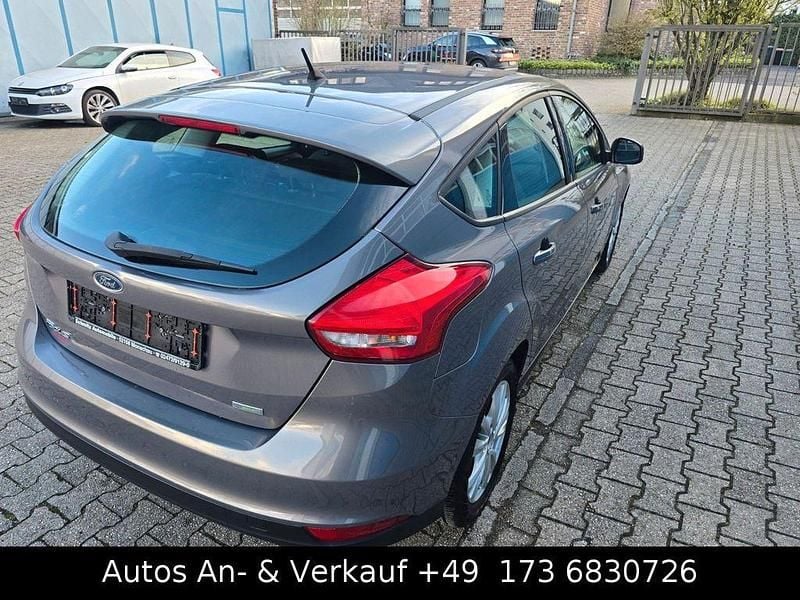 Gebraucht Ford Focus Trend 125 PS (91 kW) 2015 Braun Limousine