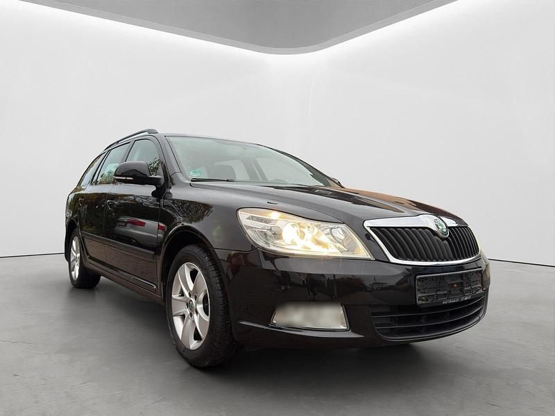Schwarz Gebraucht 2013 Skoda Octavia Ambition Kombi | 4.390 € (Guter Preis) - Bild 1/4