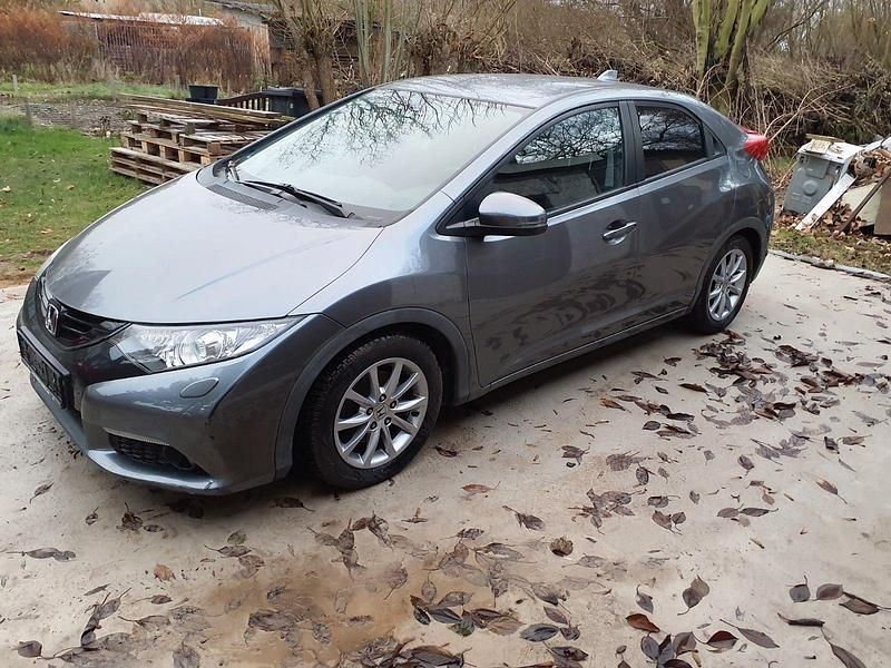Grau Gebraucht 2014 Honda Civic Lifestyle Kleinwagen | 8.950 € (Guter Preis) - Bild 1/4