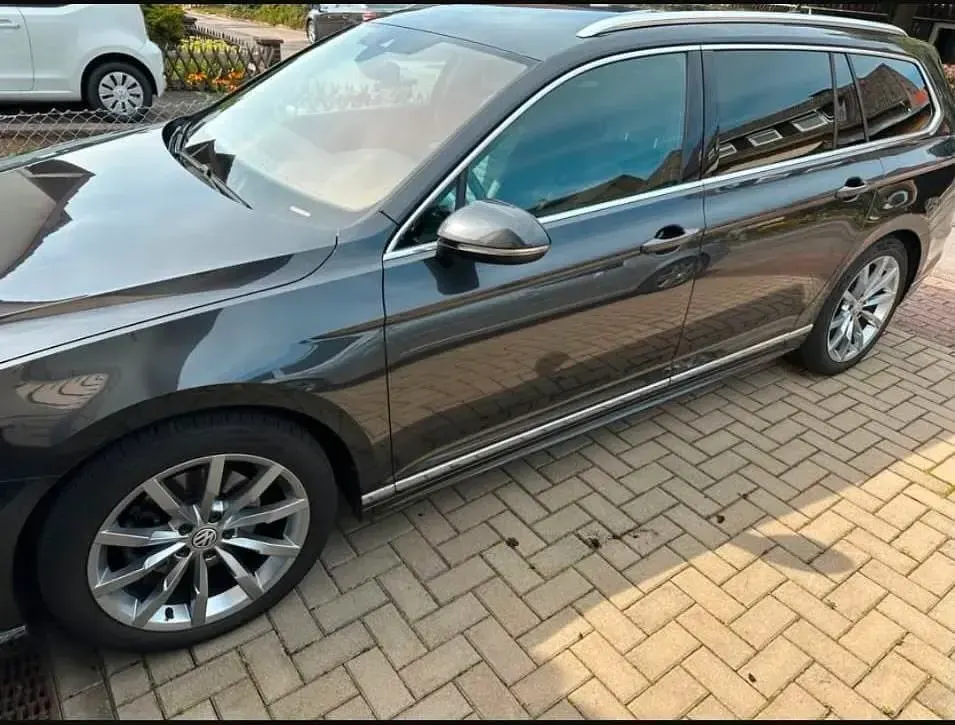 Gebraucht VW Passat R-line 190 PS (139 kW) 2019 Grau Kombi