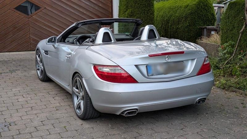 Silber Gebraucht 2011 Mercedes SLK250 Cabrio | 14.990 € (Etwas zu teuer) - Bild 1/4