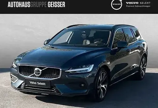 Gebraucht Volvo V60 Core 197 PS (144 kW) 2025 Blau Kombi