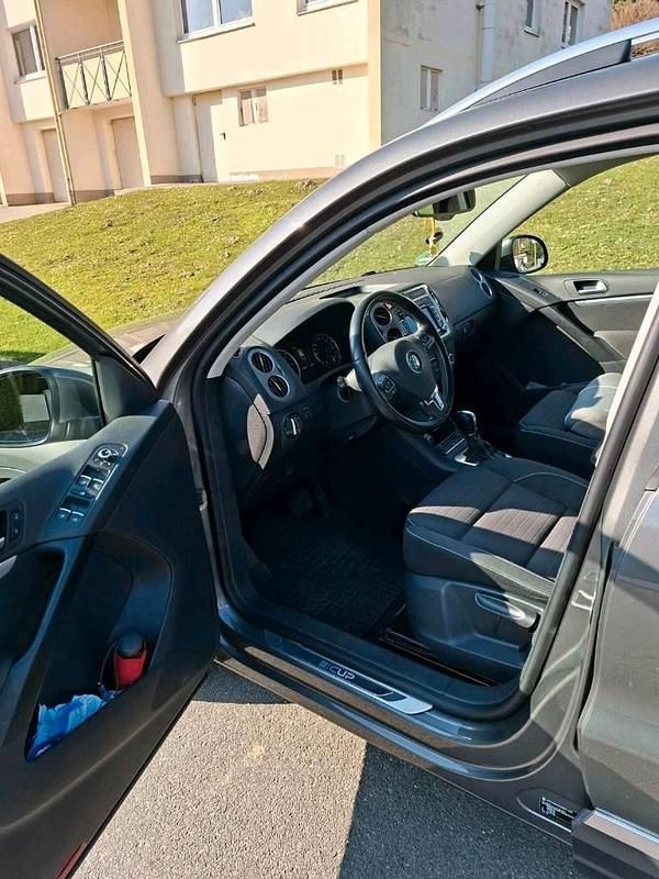Gebraucht VW Tiguan Cup 140 PS (102 kW) 2015 Grau SUV