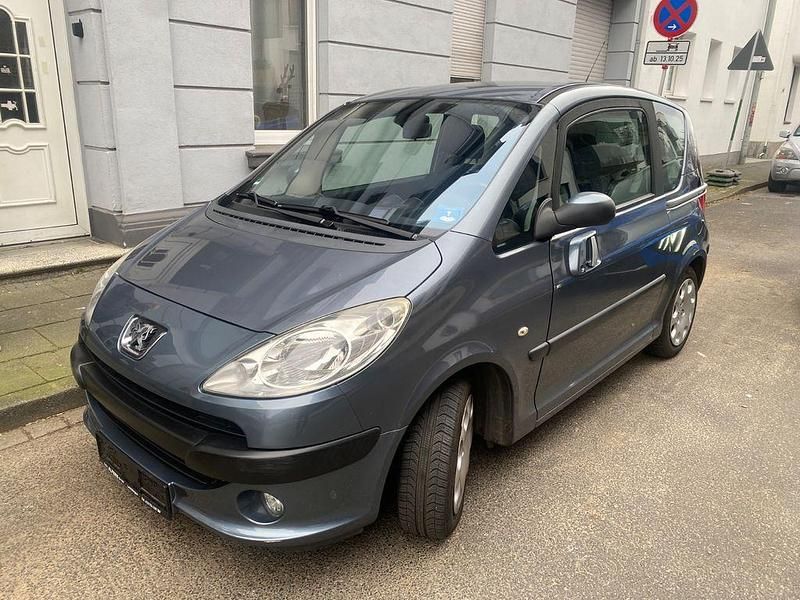 Grau Gebraucht 2005 Peugeot 1007 Premium Van / Kleinbus | 3.750 € (Etwas zu teuer) - Bild 1/4