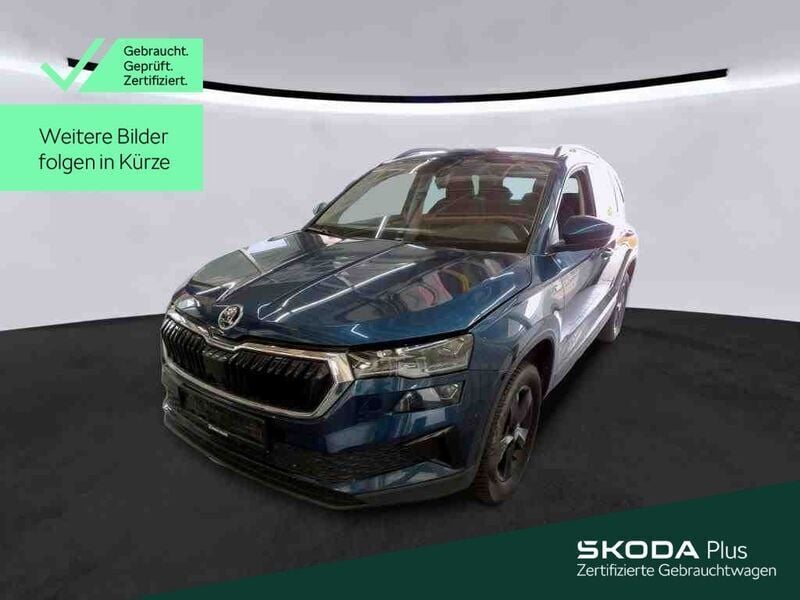 0f lavablau metallic met. Gebraucht 2022 Skoda Karoq Tour SUV | 24.999 € (Guter Preis) - Bild 1/4