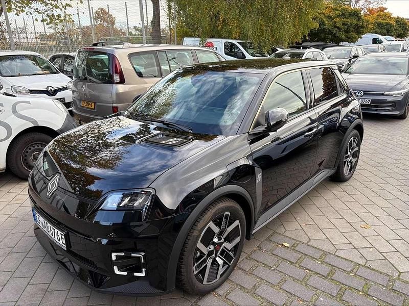 Black pearlschwarz metallic Gebraucht 2025 Renault 5 E-Tech Urban Limousine | 27.799 € - Bild 1/4