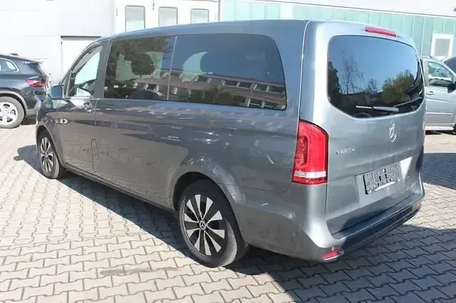Gebraucht Mercedes V220 Edition 163 PS (119 kW) 2023 Grau Van / Kleinbus