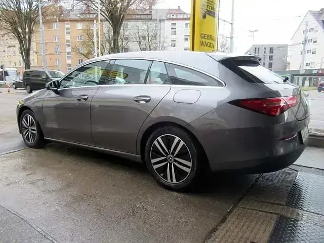 Gebraucht Mercedes CLA200 150 PS (110 kW) 2023 Mountaingraumetallic Coupé
